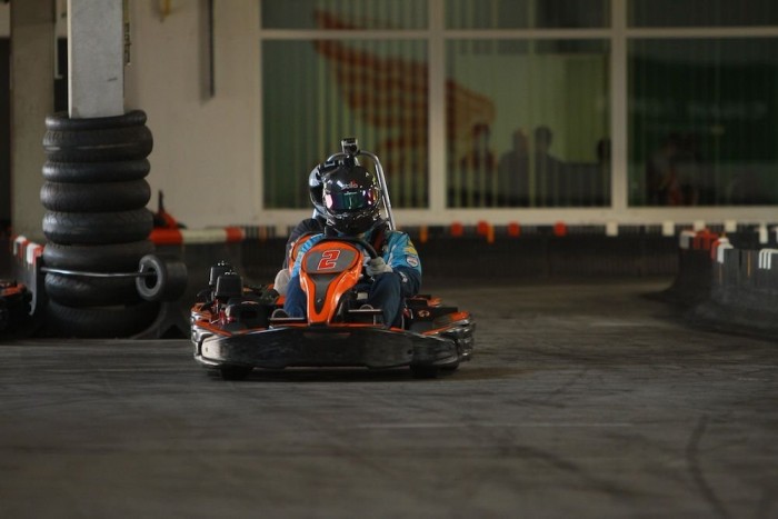 Gokartozás világsztárral 9 | Vezess Gokartozás világsztárral 9