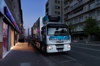 A dízel-elektromos Renault Premium Distribution Hybrys Tech a próbafutások alatt.