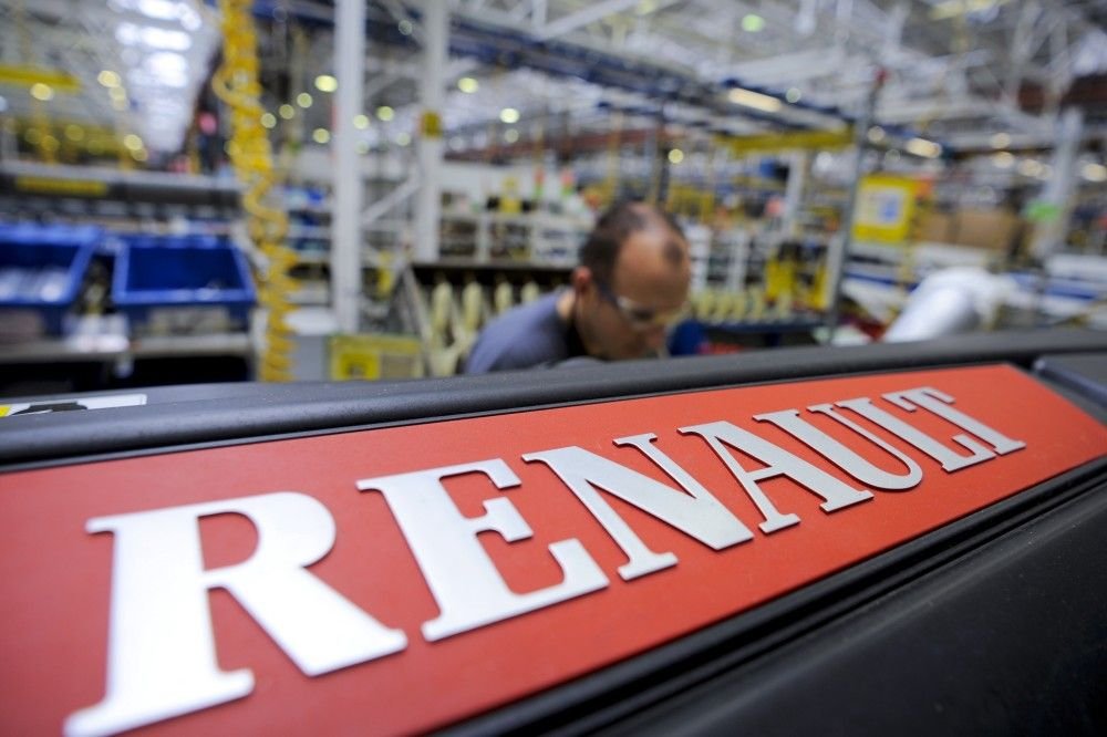 Renault Trucks, a piros Renault.