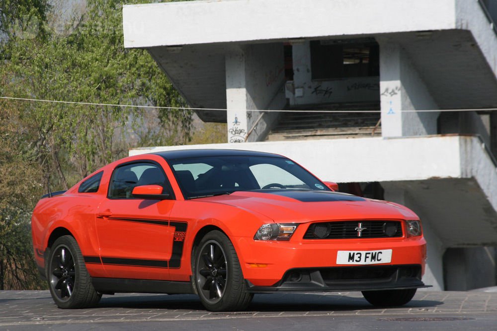 Nem véletlenül lett a Mustang a legférfiasabb autó egy internetes szavazáson. Utolsóként a VW New Beetle végzett