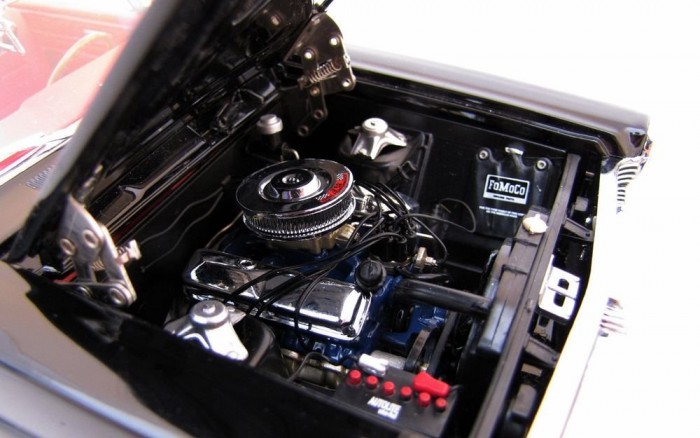 A 390 köbinches V8-as