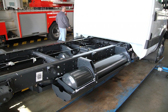 200 bar-os nyomás van a tartályban