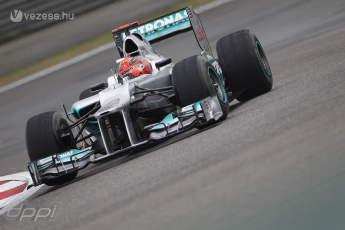 F1: Schumacherék a versenytempóra gyúrtak 53 F1: Schumacherék a versenytempóra gyúrtak 53