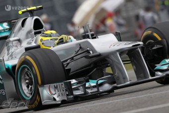 F1: Rosbergé a pole Kínában