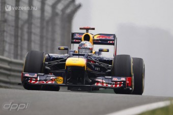F1: Vettel nem az autóra keni a kiesést