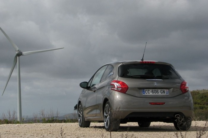 Hátul egy centivel csökkent a túlnyúlás a 207-hez képest