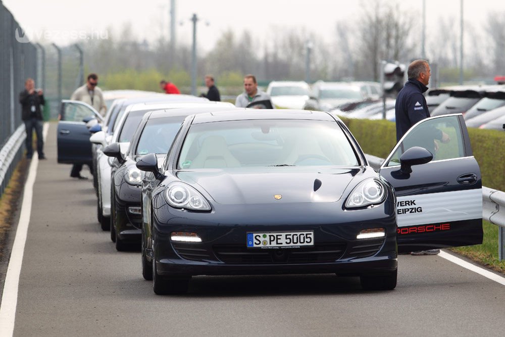 Ötféle Panamera készül V8-as motorral 400, 430, 500, 550 LE teljesítménnyel