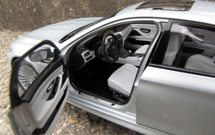 Nem éppen vadászház hangulatú a beltér, ennek ridegnek kell lennie