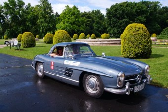 Oldtimer Mercik tartanak a kecskeméti gyárba