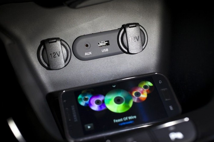 Új Cee’d: Gyere Kia hóra! 16 | Vezess A szokásos audiocsatlakozókon kívül bluetooth-on is lehet zenét lejátszani