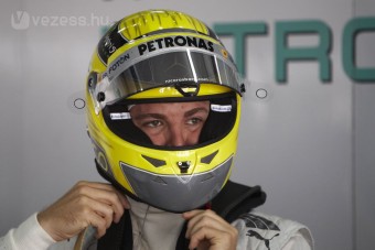 F1: Rosberg jó úton a pole felé