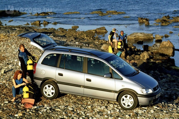 1998-ban az első Zafira megelőzte korát a csomagtérből elővarázsolható ülésekkel