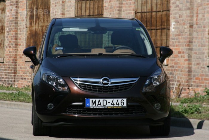 Városban 10,5, országúton 7,0 literes fogyasztást mértünk