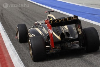 F1: Räikkönen kockáztatott