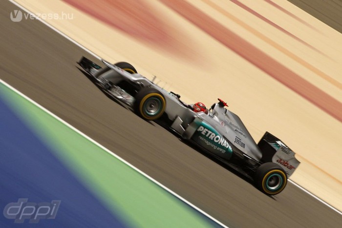 F1: Schumachert a hátsó szárny ejtette ki