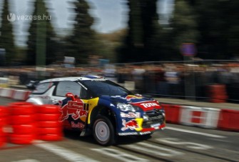 Gumiégetéssel melegít a Citroën a rali-vb-re