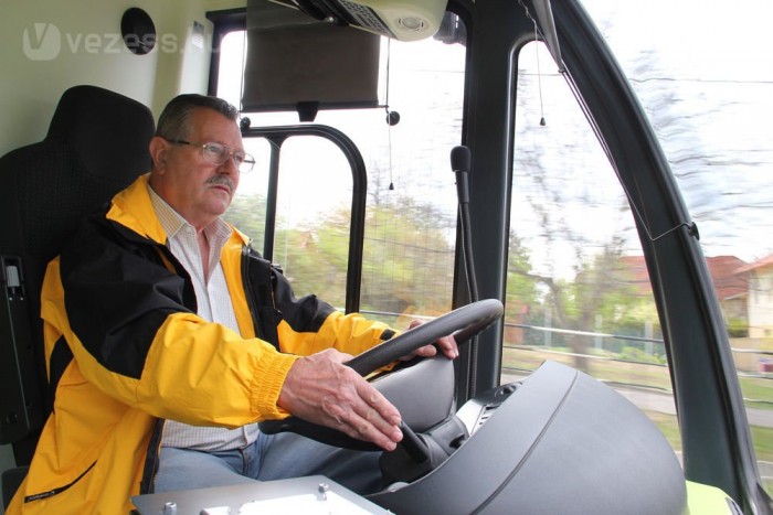 Dálnoky Tibor vitt körbe bennünket. A NABI fejlesztőmérnöke korábban az Ikarus kísérleti osztályán dolgozott