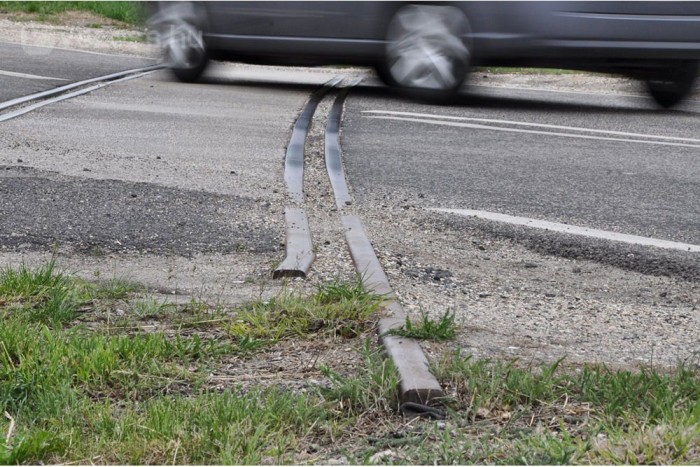 Ungarische vircsaft: a negyedszázada eltűnt síneket biztosítja a működésképtelen fényjelző készülék