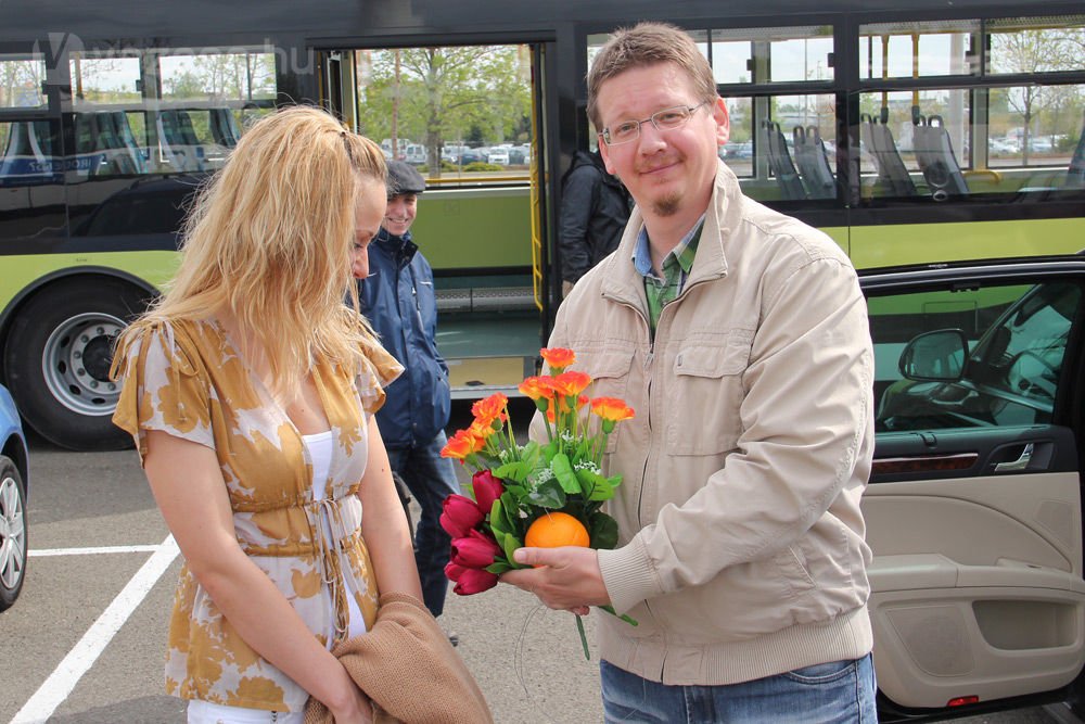 A vezess.hu újságírói által alapított civil szervezet, az Ésszerűbb Közúti Közlekedésért Egyesület megtartotta első sajtótájékoztatóját. És koszorúzott