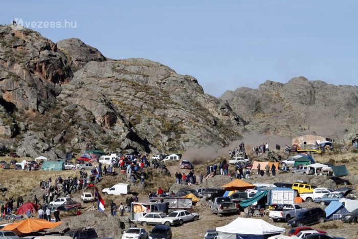 Fegyverhordózója győzheti le Loeböt 8