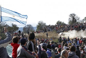 Fegyverhordózója győzheti le Loeböt