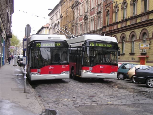 Budapesten továbbra is közlekednek felső vezetékhez kötött buszok