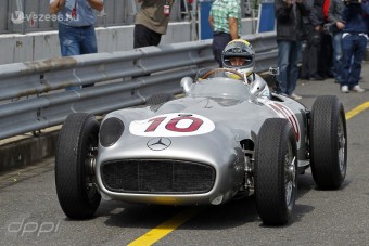 F1: Rosberg bajnoki autóval ünnepel otthon