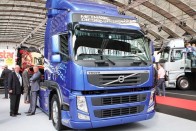 A Volvo FM MethanDiesel kamion motorja 25 % gázolajhoz, 75 % földgázt adagol, amivel még létrejön az öngyulladás, ám 30-40 %-os energiamegtakarítás is várható.