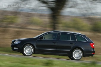 Amiért megérné politikusnak állni: Škoda Superb
