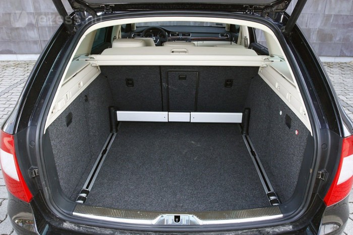 Inkább hosszú és mély a csomagtartó, mint széles