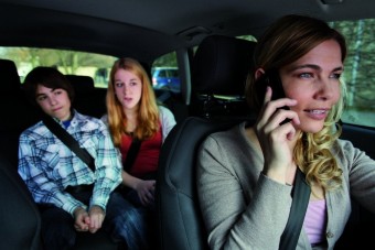 Rossz példát mutat a szülő a volánnál