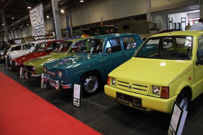 Román különítmény, előtérben a rémes temesvári Dacia 500-assal