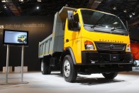 BharatBenz 1217-es Fuso Canter alapokon.