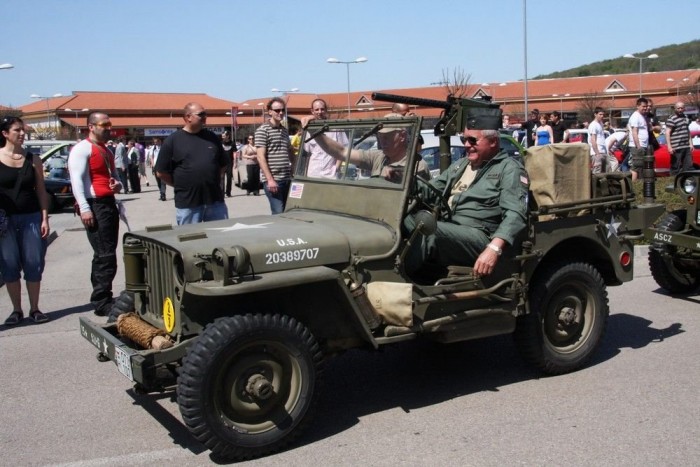 A géppuskából szót ért a többi közlekedő