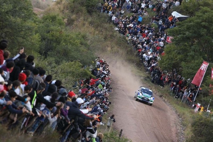 Csigatempóval nyert Loeb Argentínában 8