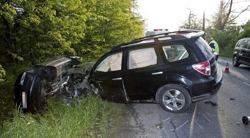 Rágurult autója az ittas sofőrre 19