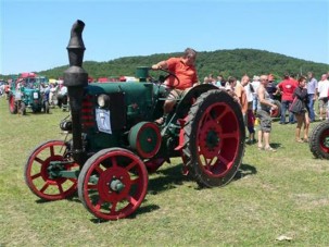 Jubileumi traktormajális Bokoron