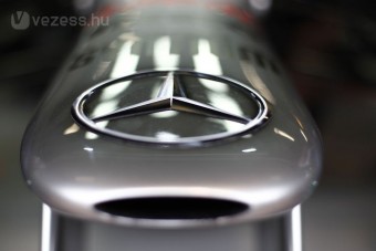 F1: A Mercedes a kiszállásról szavaz