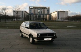 Tízszeres áron kelt el a politikusi autó