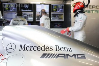 F1: Tényleg kiszállni készül a Mercedes?