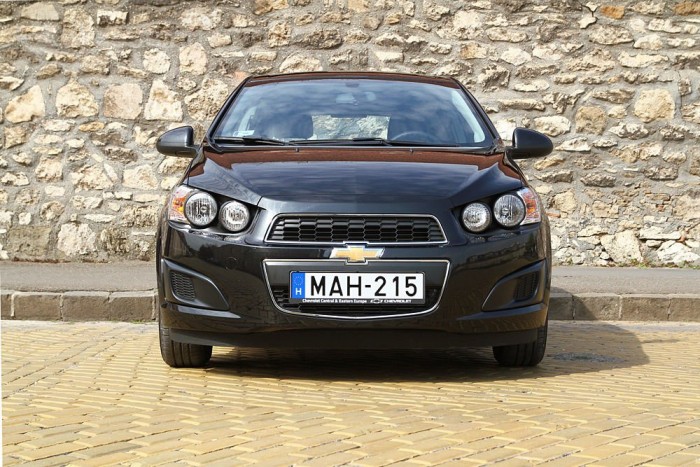 Mindent a szemnek, semmit a kéznek: Chevrolet Aveo 6 | Vezess 95 lóerő feszegeti a motorháztetőt