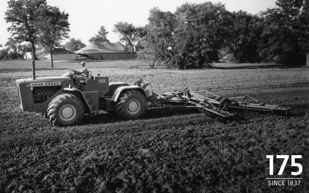 175 éves a John Deere 6