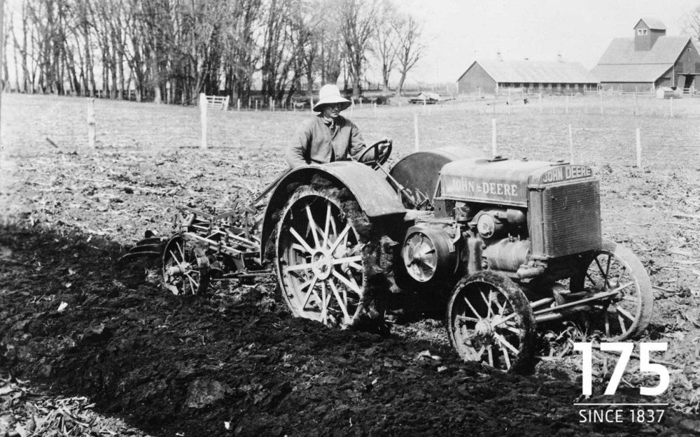 175 éves a John Deere 8