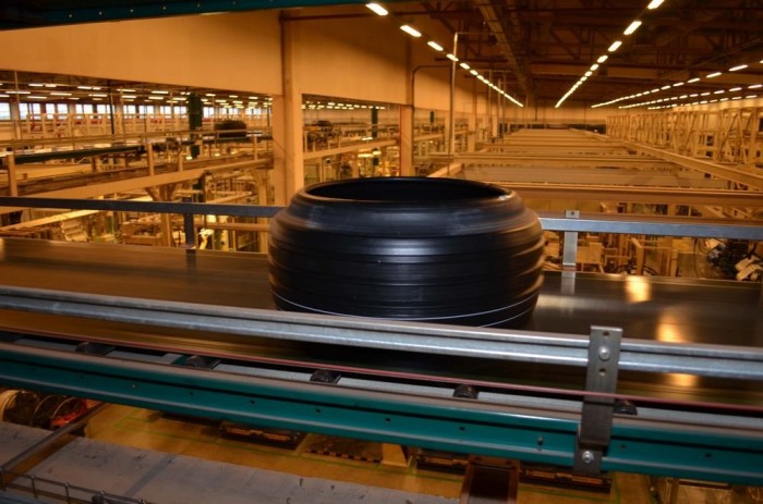 Magyar abroncsokat kap a Porsche 24 Utazik a félkész termék, a mozgatás teljesen automatizált