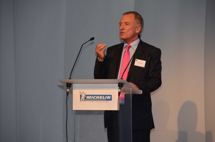 Magyar abroncsokat kap a Porsche 26 Ünnepi beszédből nem volt hiány, a képen John Young, a Michelin Hungária ügyvezetője