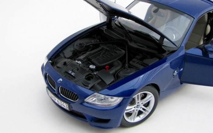 Modern sorhat térplasztika