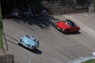 '67-es, majd '68-as Karmann Ghia a pesti oválon.