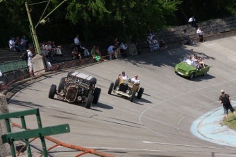 Retró buli az oválpályán