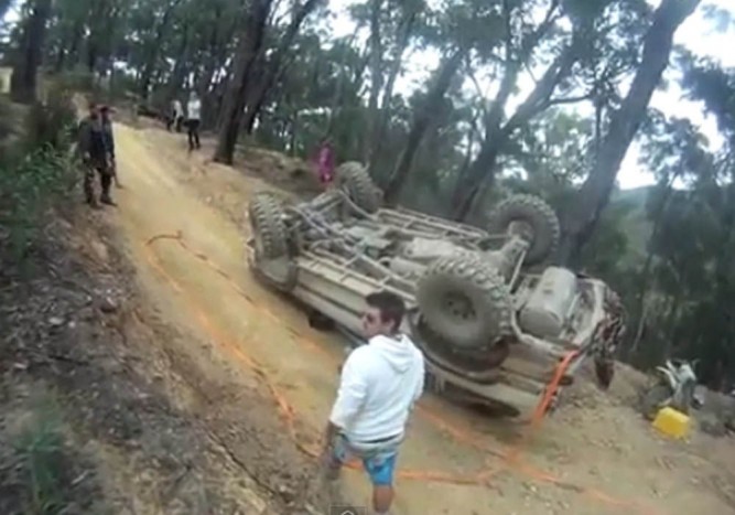 Autót vontatók nyakig bajban