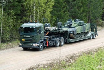 100 éve háborúban, békében